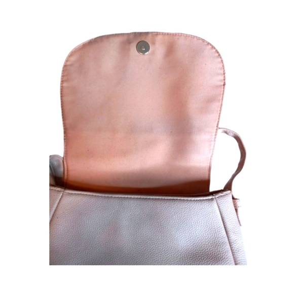 COPY - Womens crossbody purse leather tan/Carmel medium. - Picture 6 of 13